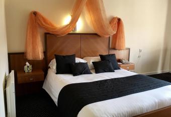 Padbrook Park Hotel allows 18 year olds to book a room