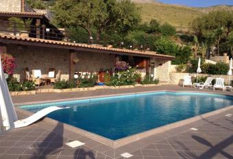 Casale Giulietta allows 18 year olds to book a room