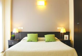 Residencia Universitaria Erasmo has Balcony rooms