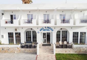 Sea Breeze Hotel has Balcony rooms