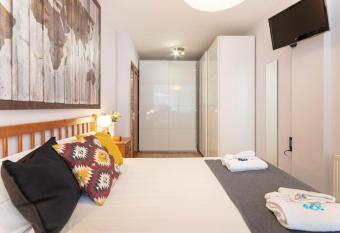 Etxie La casa de Mundaka EBI 326 allows 18 year olds to book a room