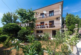 APARTMAN MARKO 2 has Balcony rooms