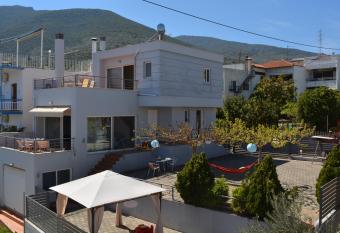 Villa Marilyn 8 has Balcony rooms