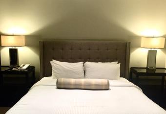 Antaris Cintermex has rooms with a private hot tub