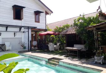 Arjuna Garden Homestay has Balcony rooms