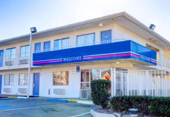 Motel 6 Murfreesboro TN has Smoking rooms