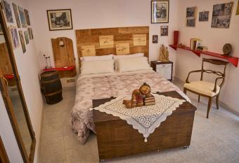 e ci riv   su allows 18 year olds to book a room