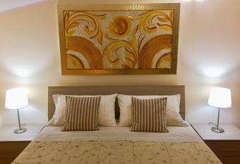 villa relax allows 18 year olds to book a room