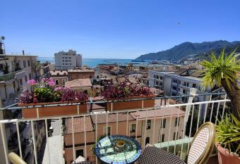 Oasi al centro con parcheggio has Balcony rooms