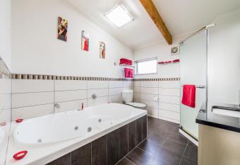 151 On London Motel & Conference Centre allows 18 year olds to book a room