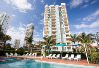 Maldives Resort Main Beach, Gold Coast allows 18 year olds to book a room