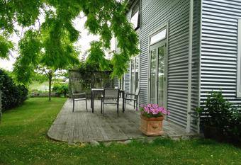 Korohi Vineyard BnB has Balcony rooms