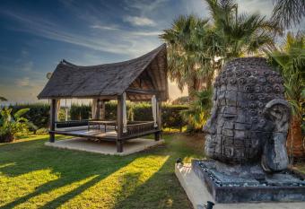 Hotel Copacabana Tarifa Beach allows 18 year olds to book a room