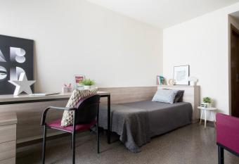 Residencia Universitaria Hernan Cortes allows 18 year olds to book a room