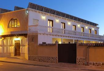 Hostal Rural El Tejar has Balcony rooms