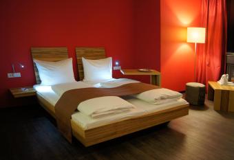 AMH Airport-Messe-Hotel Stuttgart allows 18 year olds to book a room