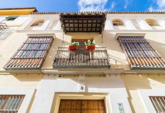 La Casa del Conde de Gelves Apartments allows 18 year olds to book a room