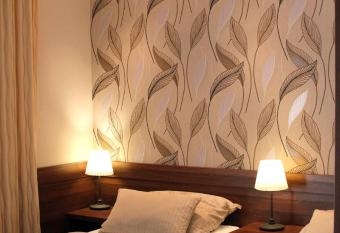 Centrum Panzi   allows 18 year olds to book a room