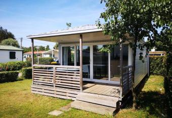 Camping La For  t Stella-Plage allows 18 year olds to book a room