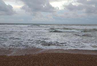 Mobil-home Confort camping le bois Masson has rooms with a private hot tub