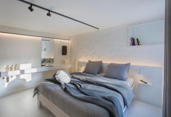 Snooz Ap Holiday & Business Flats has Balcony rooms