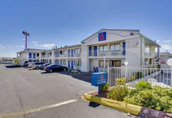 Motel 6 El Paso West allows 18 year olds to book a room
