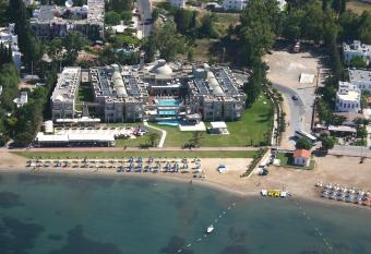 Hotel Ambrosia has Balcony rooms