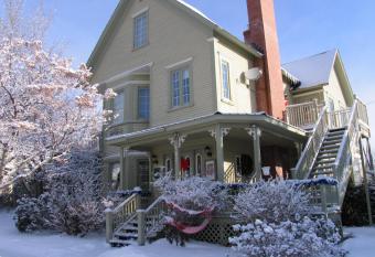 La Belle Victorienne allows 18 year olds to book a room