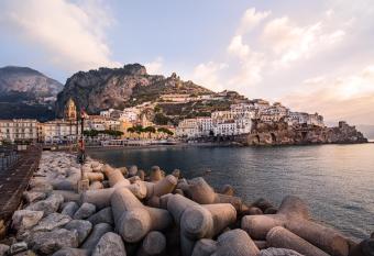 Cartiera Apartment with Pool by AMALFIVACATION has rooms with a private hot tub