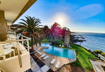 Yachting Hotel Quintero allows 18 year olds to book a room