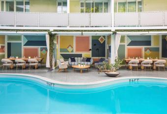 Avalon Hotel Beverly Hills, a Member of Design Hotels has Balcony rooms