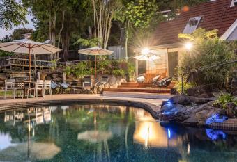 Motel Russell allows 18 year olds to book a room