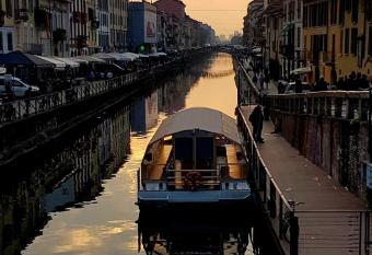 The Boheme Navigli - Quiet & comfy vintage Junior Suite with cozy balcony - 5th attic floor lift to 4th floor - metro  verde -green subway Porta Genova allows 18 year olds to book a room