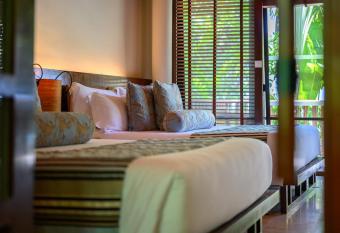 Centara Grand Beach Resort & Villas Krabi has rooms with a private hot tub