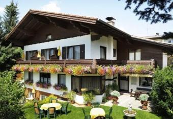 Pension Montana has Balcony rooms