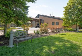 Barren River Lake State Resort Park has Balcony rooms