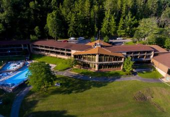 Buckhorn Lake State Resort Park has Balcony rooms