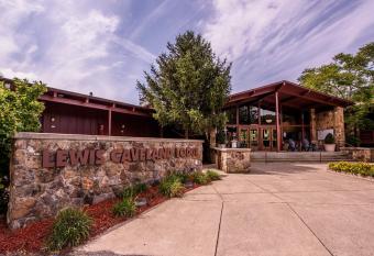Carter Caves State Resort Park has Balcony rooms