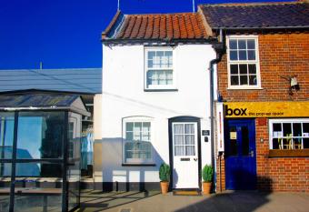 Seaside Fisherman Cottage Southwold has Balcony rooms