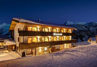 Muntanella has Balcony rooms