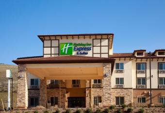 Holiday Inn Express & Suites Frazier Park By IHG allows 18 year olds to book a room