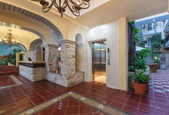 Casa Do  a Susana allows 18 year olds to book a room