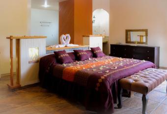 Hotel & Balneario Los Angeles has Balcony rooms