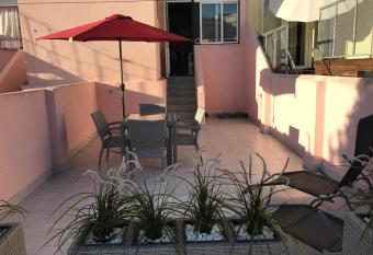 Sete Rios, Near Zoo Lisboa/ free Wifi allows 18 year olds to book a room