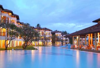 Club Hotel Dolphin allows 18 year olds to book a room