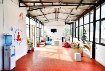 Hostel Cozy Beds allows 18 year olds to book a room