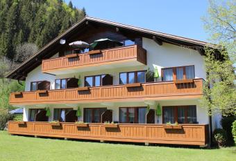 Appartement-Hotel Happy Kienberg allows 18 year olds to book a room