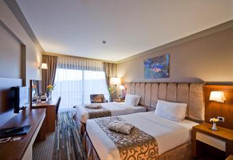 Volley Hotel Istanbul has rooms with a private hot tub