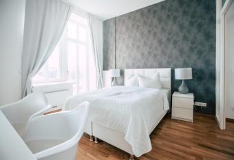 Luga Homes - Stadthaus has Balcony rooms