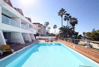 Apartamentos Miami Gran Canaria allows 18 year olds to book a room